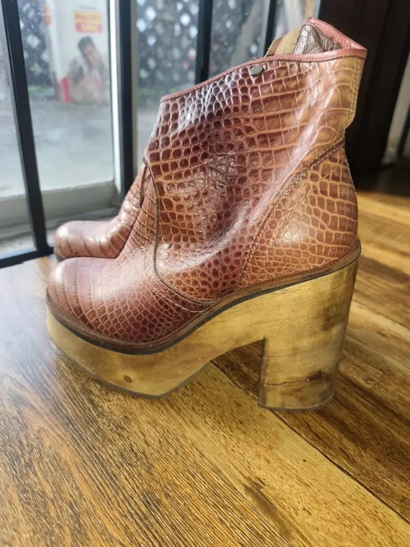 Botines de cuero con plataforma de madera - 1