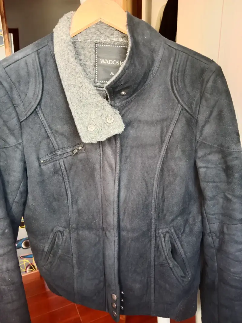 Chaqueta Wados negra con chiporro