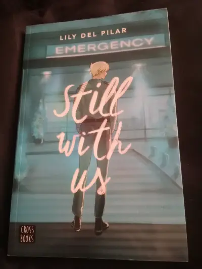 Libro 'Still With Us' de Lily Del Pilar - miniatura 1