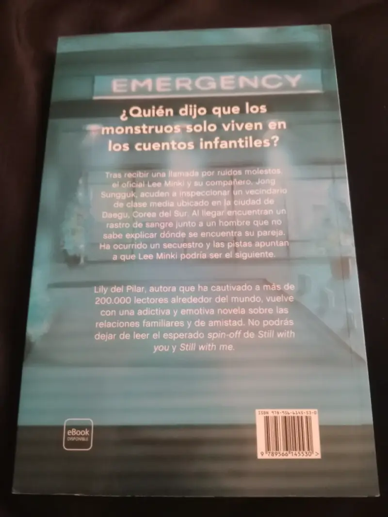 Libro 'Still With Us' de Lily Del Pilar - 2