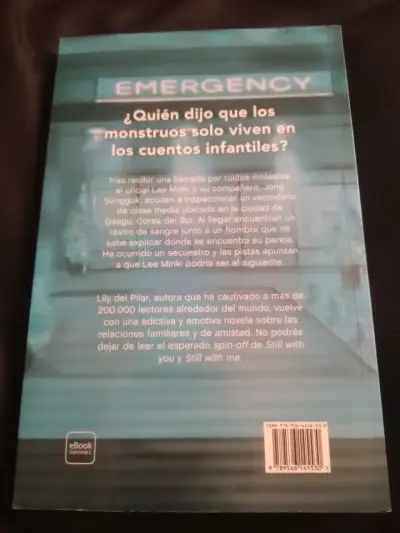Libro 'Still With Us' de Lily Del Pilar - miniatura 2