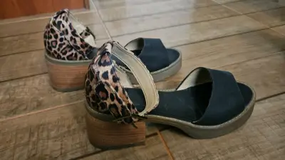 Sandalias plataforma estampado leopardo - miniatura 1