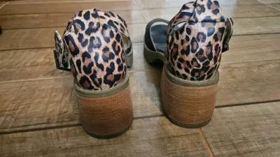 Sandalias plataforma estampado leopardo - miniatura 2