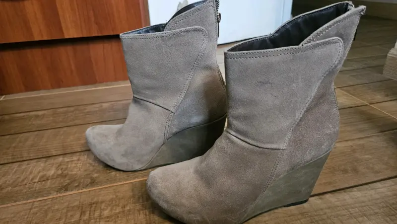 Botines grises con tacón - 3