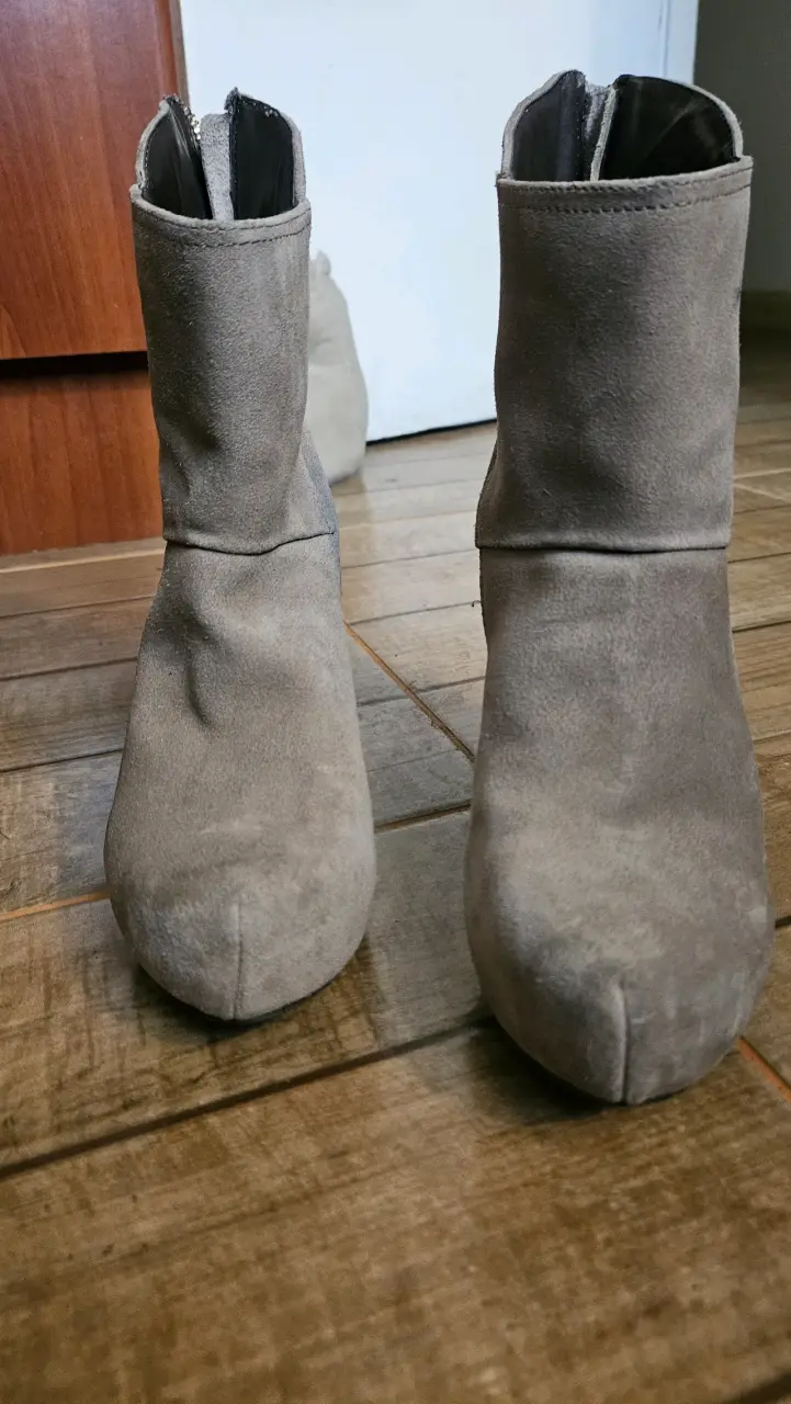 Botines grises con tacón - 4