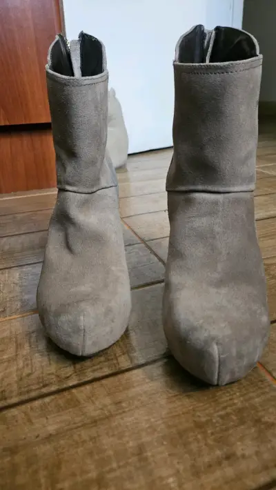 Botines grises con tacón - miniatura 4