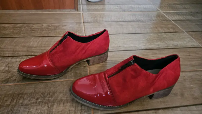 Zapatos rojos con cremallera - 1