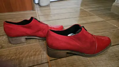 Zapatos rojos con cremallera - miniatura 3
