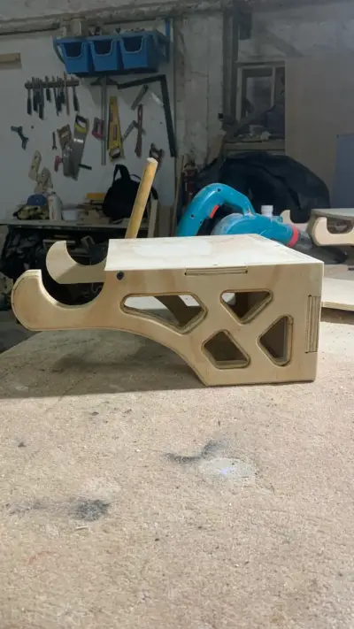 Soporte de bicicleta de madera artesanal - miniatura 1