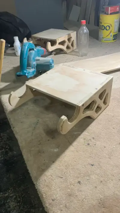 Soporte de bicicleta de madera artesanal - miniatura 2