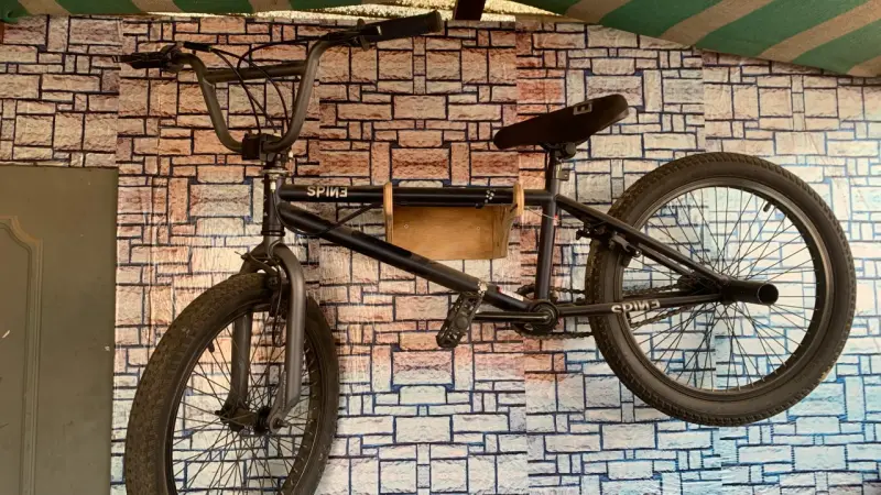 Soporte de bicicleta de madera artesanal - 5