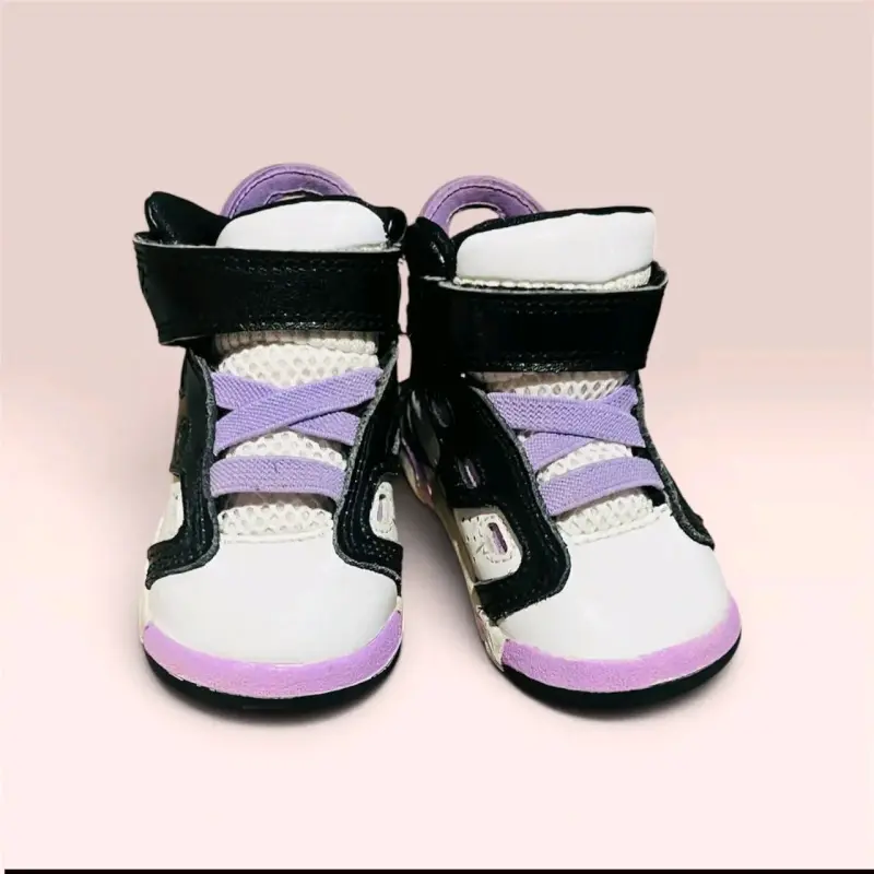 Zapatillas infantiles moradas y negras - 2