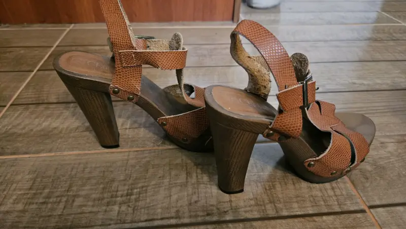 Sandalias de tacón café - 3