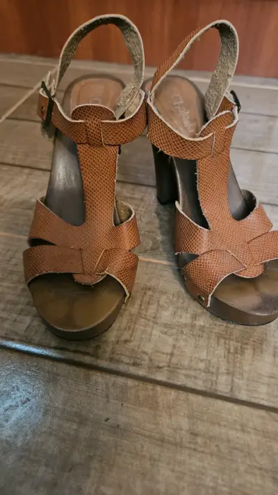 Sandalias de tacón café - miniatura 4