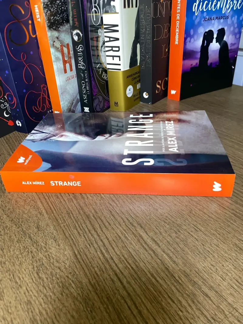 Libro 'Strange' de Alex Mirez - 3