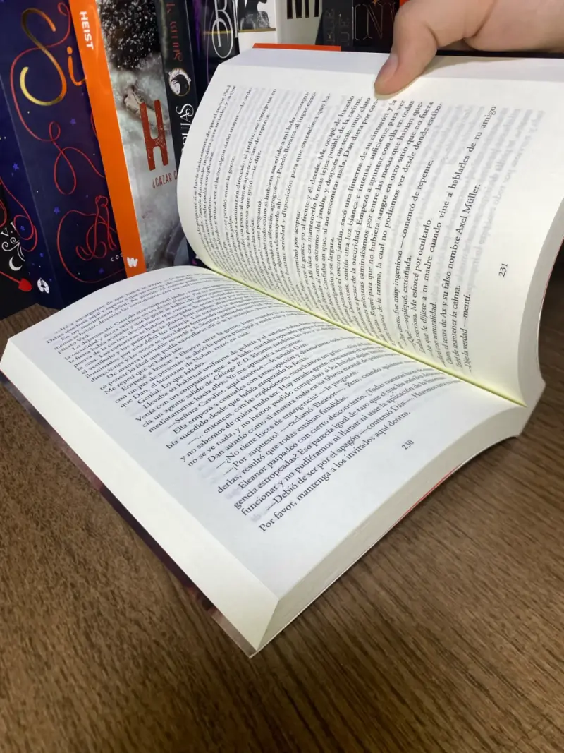 Libro 'Strange' de Alex Mirez - 4