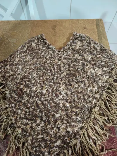 Poncho tejido a crochet azul - miniatura 2
