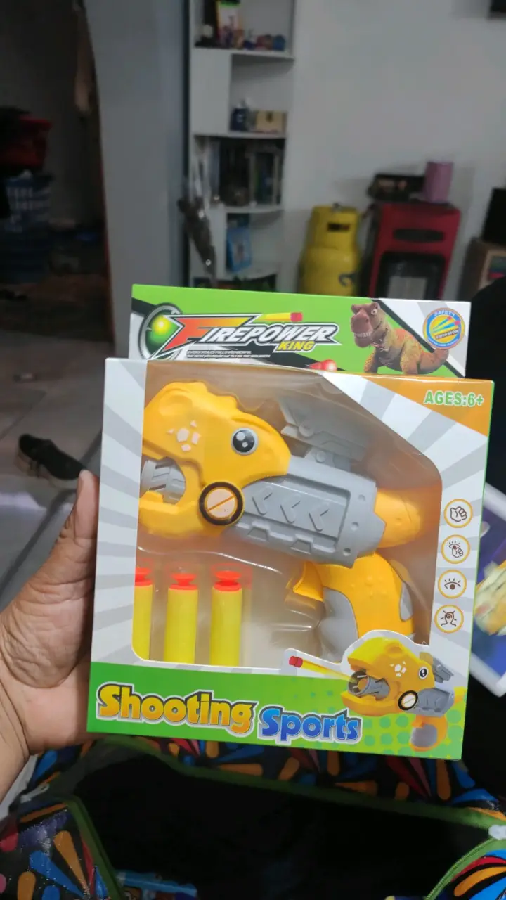 Pistola lanzadora de dardos infantil