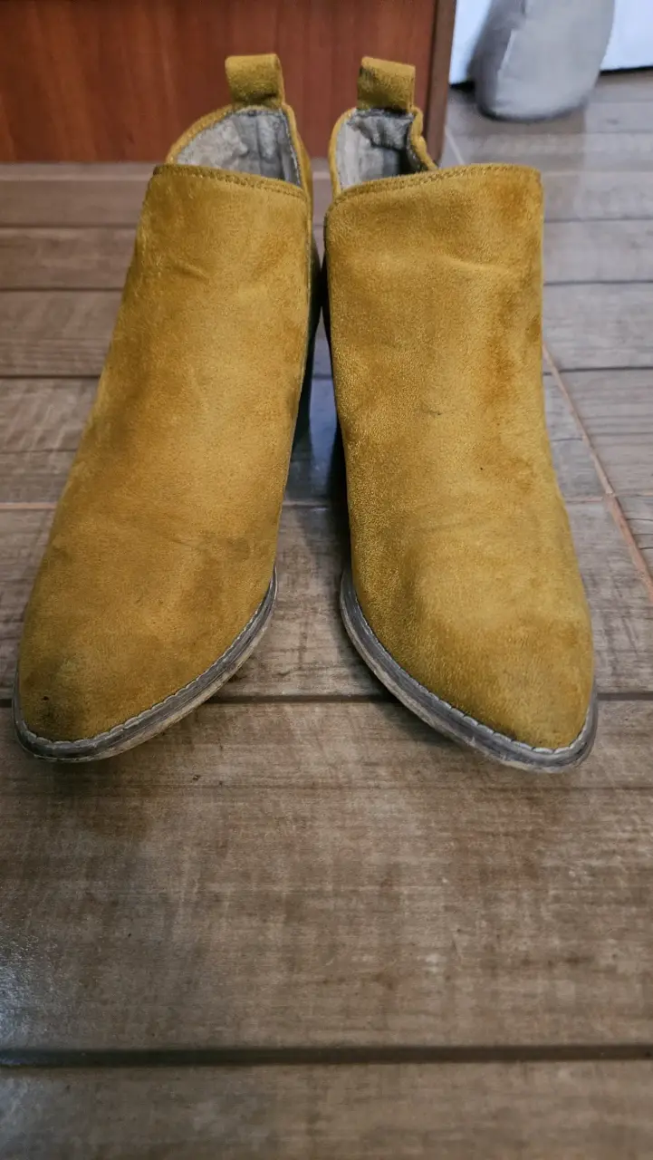 Botines de gamuza amarilla - 1