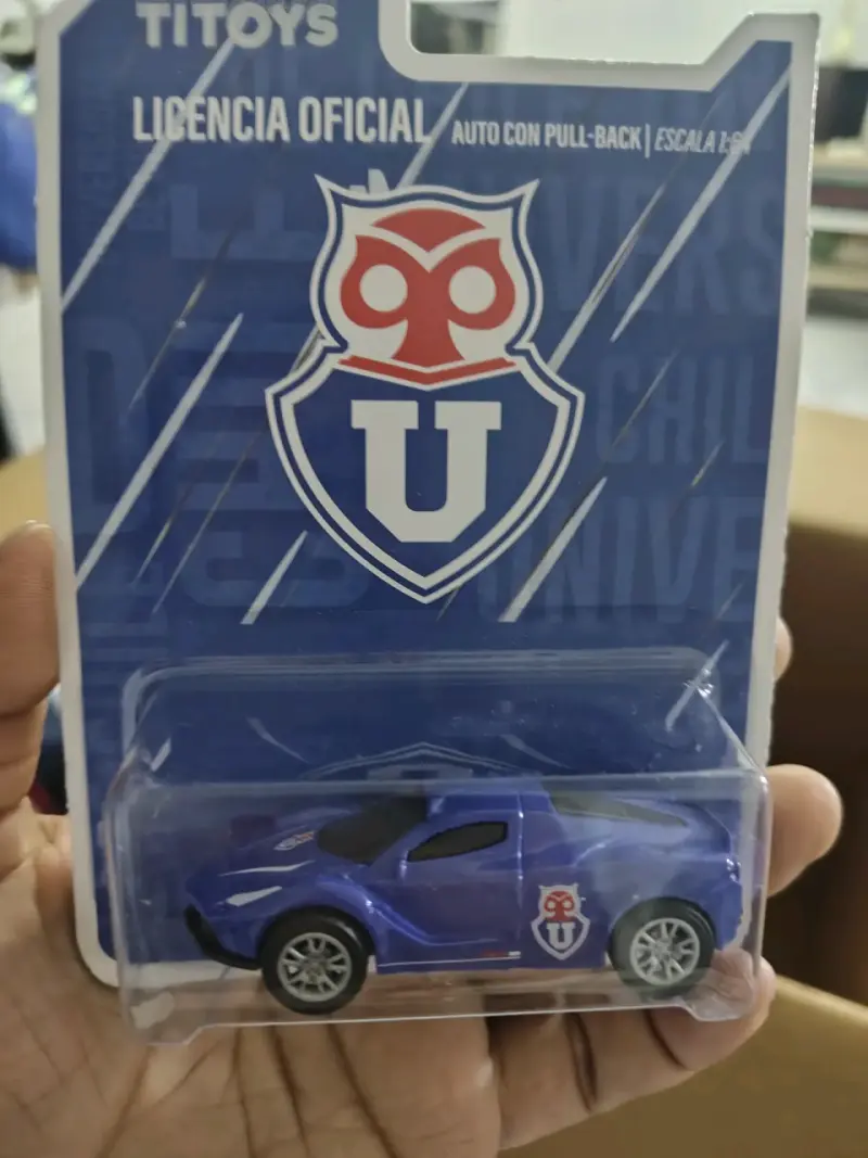 Auto juguete U de Chile azul