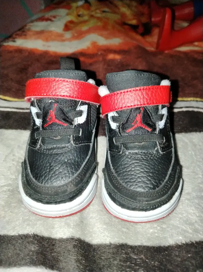 Zapatillas jordan negras niño con velcro - 1