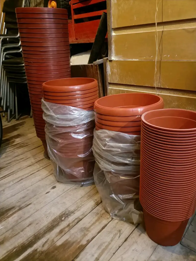 Maceteros plásticos apilables