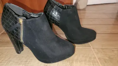 Botines negros de gamuza - miniatura 2