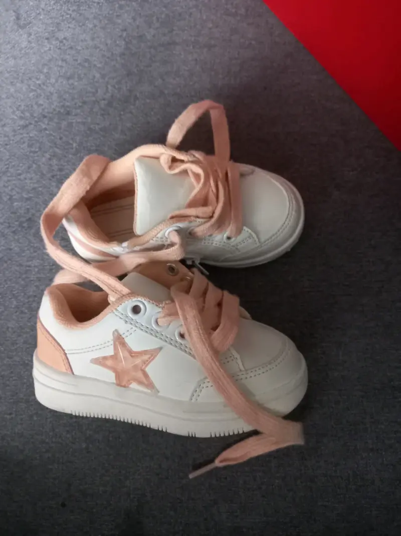 Zapatillas blancas con estrella - 1