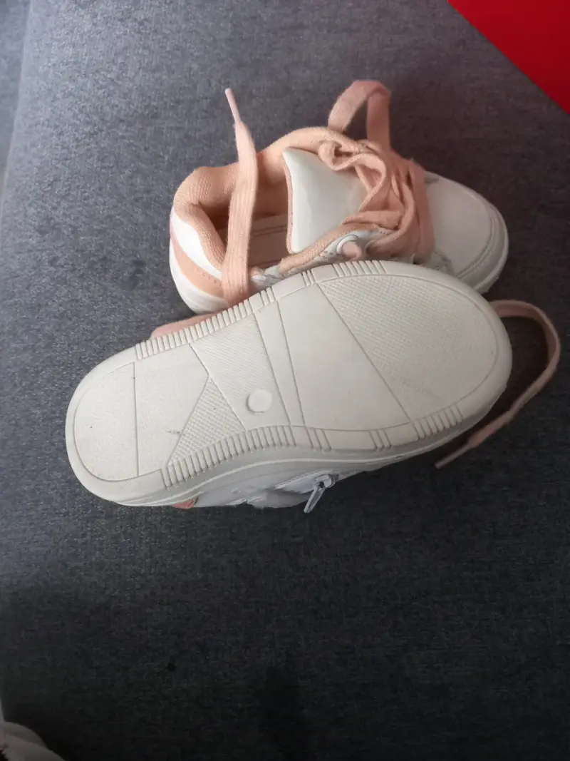 Zapatillas blancas con estrella - 2