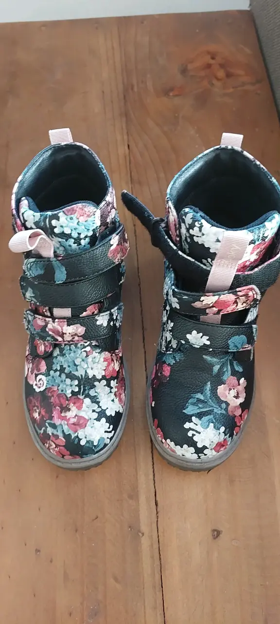Botas infantiles con diseño floral - 2