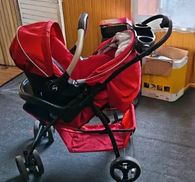 Coche de bebé rojo con capota - miniatura 1