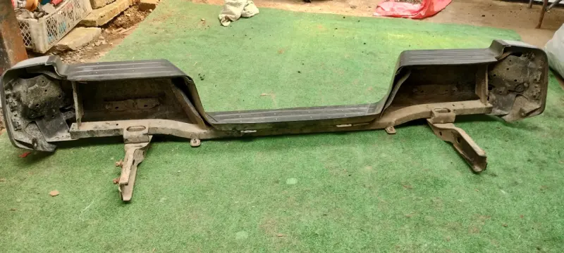 Mitsubishi L200 Parachoques trasero usado - 2