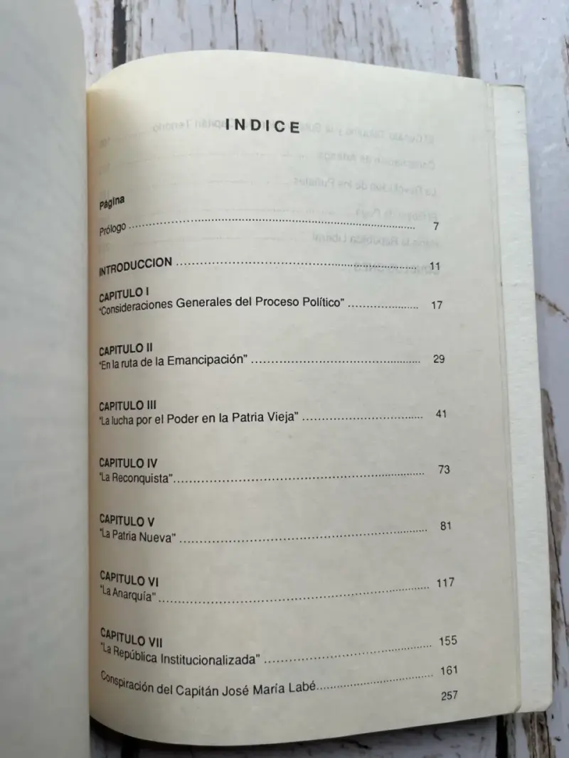 Libro Chile: proceso político y rol militar siglo - 4