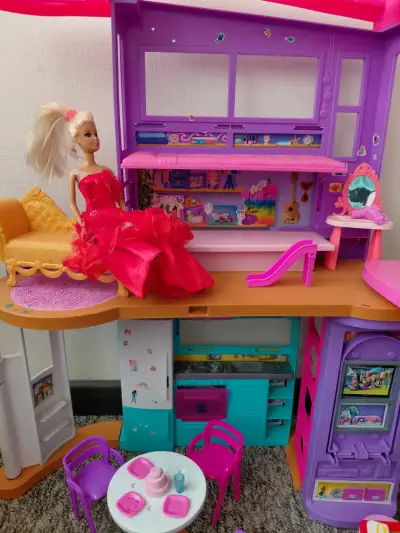 Casa de muñecas Barbie con accesorios - miniatura 4