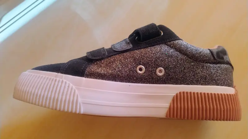 Zapatilla infantil con velcro brillante - 2