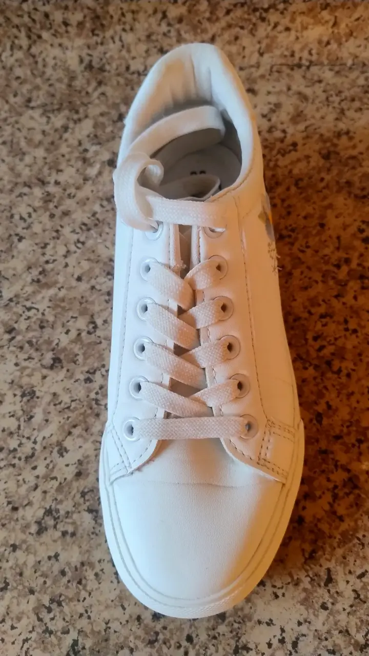 Zapatillas blancas con bordado floral - 3