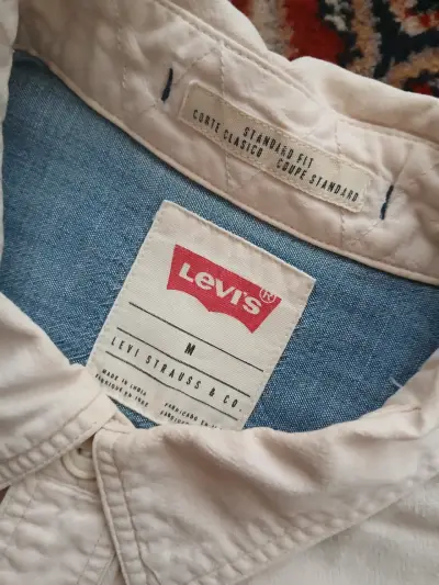 Camisa color crema Levi's M - miniatura 2