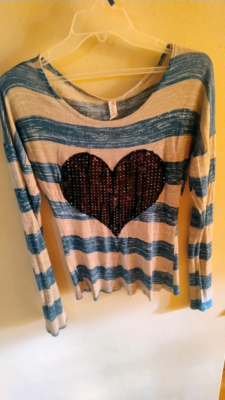 Polera rayada con corazón - 1