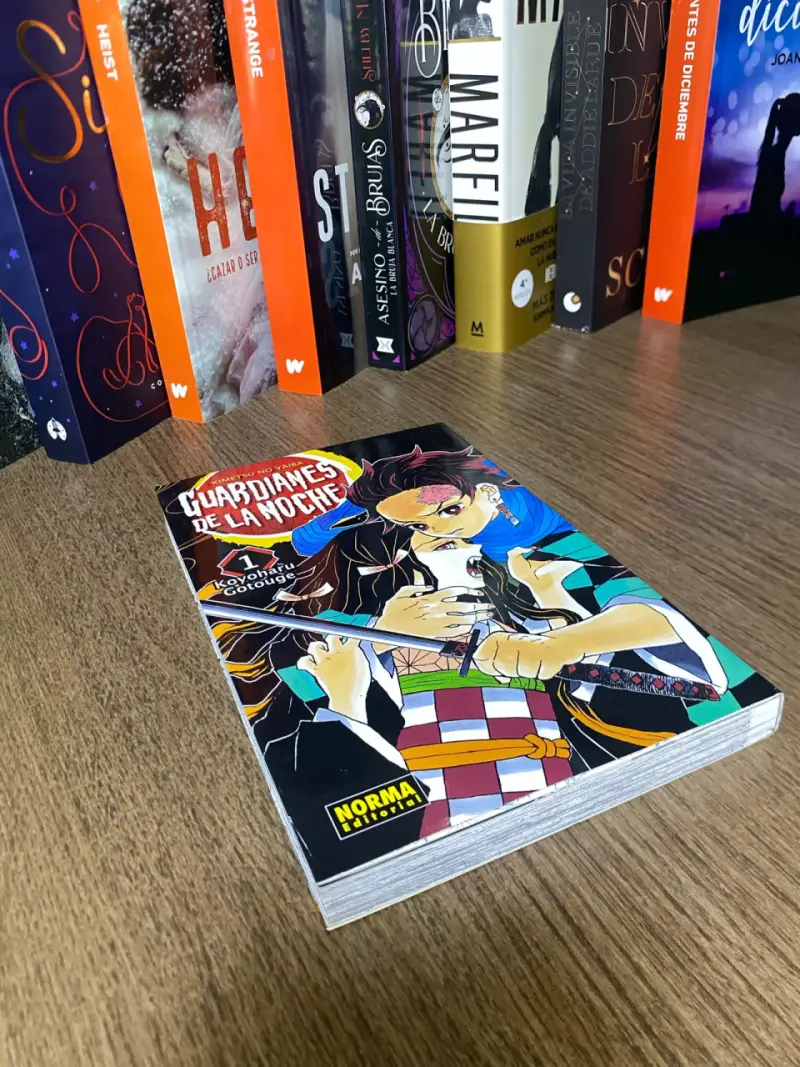 Guardianes de la Noche Vol 1 (Kimetsu no Yaiba)