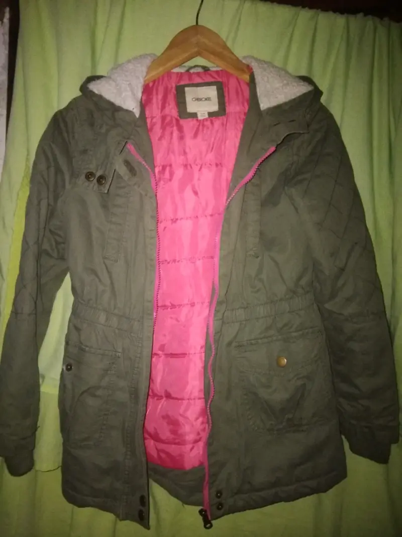 Parka verde con forro rosa