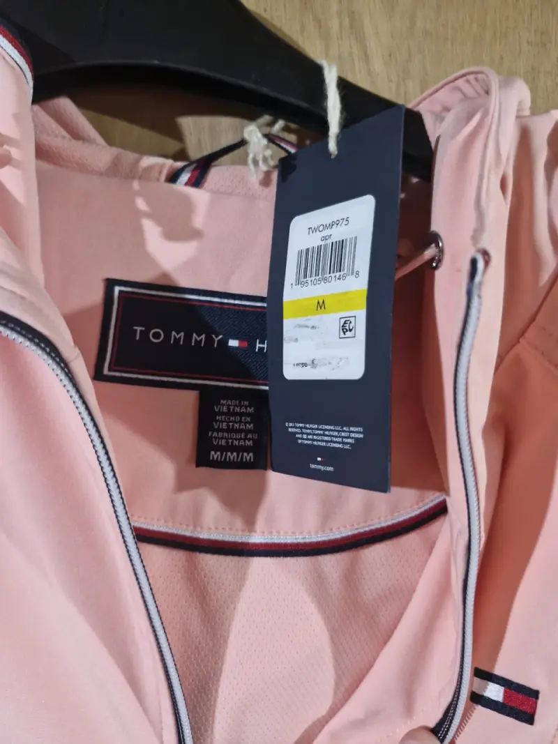 Chaqueta rosada con capucha - 3