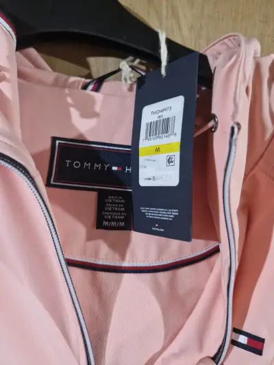 Chaqueta rosada con capucha - miniatura 3