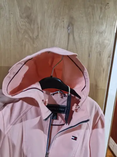 Chaqueta rosada con capucha - miniatura 4