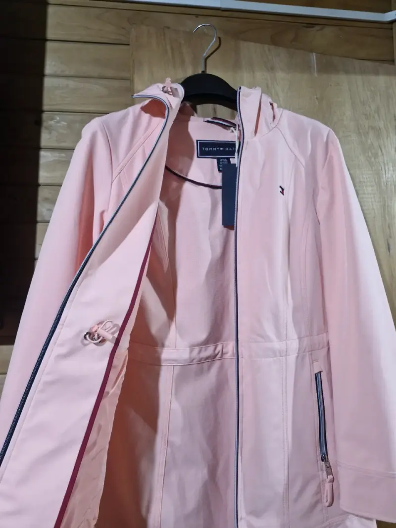 Chaqueta rosada con capucha - 6