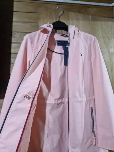 Chaqueta rosada con capucha - miniatura 6