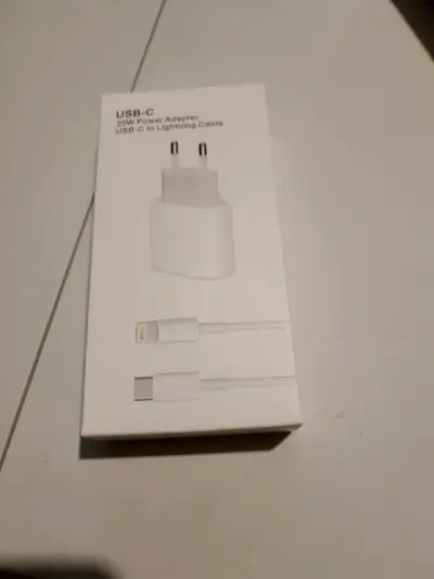 Cargador USB-C 20W con cable Lightning - miniatura 1