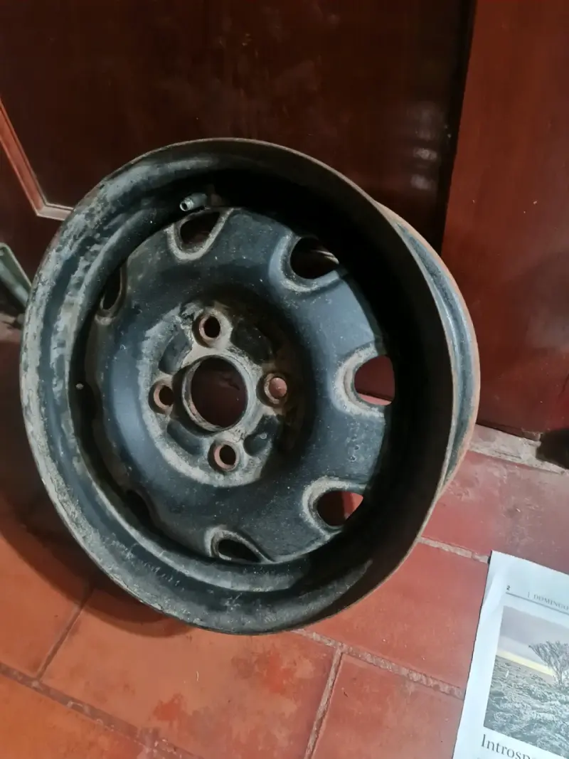 Llanta de acero usada - 1