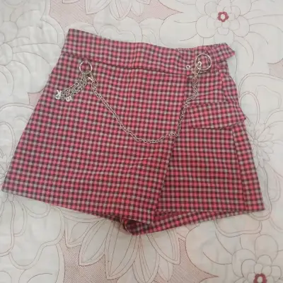 Faldashort a cuadros con cadena - miniatura 1