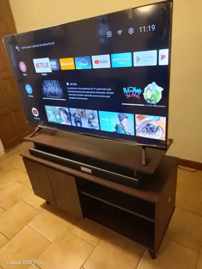 TV Hisense 50" + sound bar LG + Rack de melamina - miniatura 3