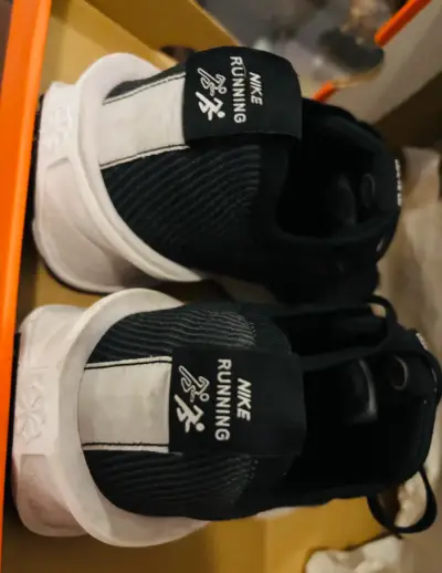 Zapatillas deportivas negras Nike - miniatura 2